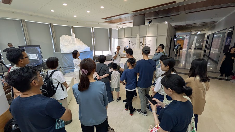展覽現場定時舉辦公益導覽,提供大眾深入了解文化資產與數位技術的機會