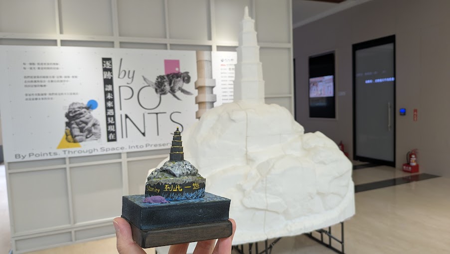 學員文台寶塔創作作品與展覽比例展品合影